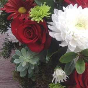 Christmas flowers, Holiday centerpiece